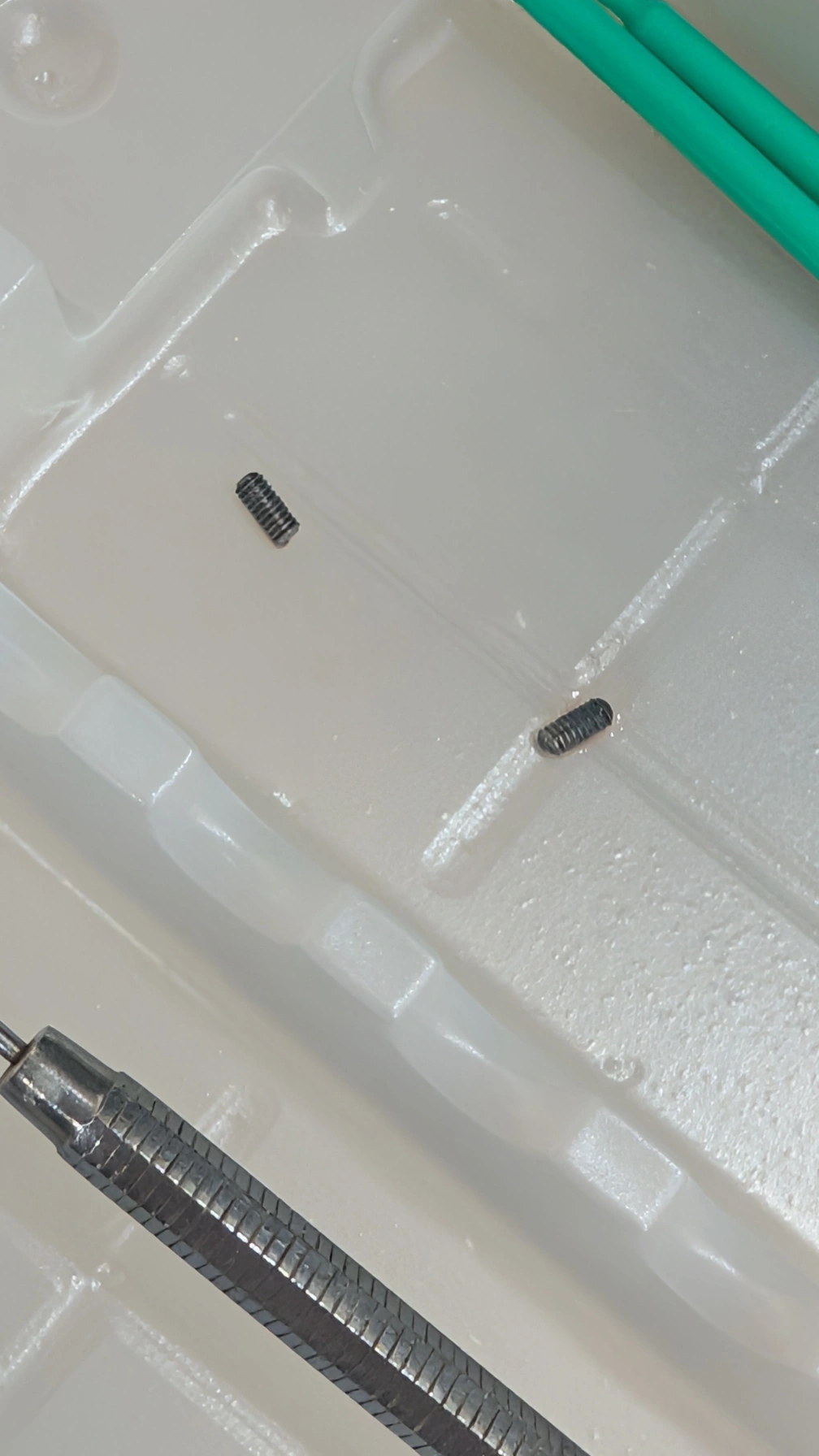 خارج کردن پیچ شکسته اباتمنت در شکست‌های ثانویه